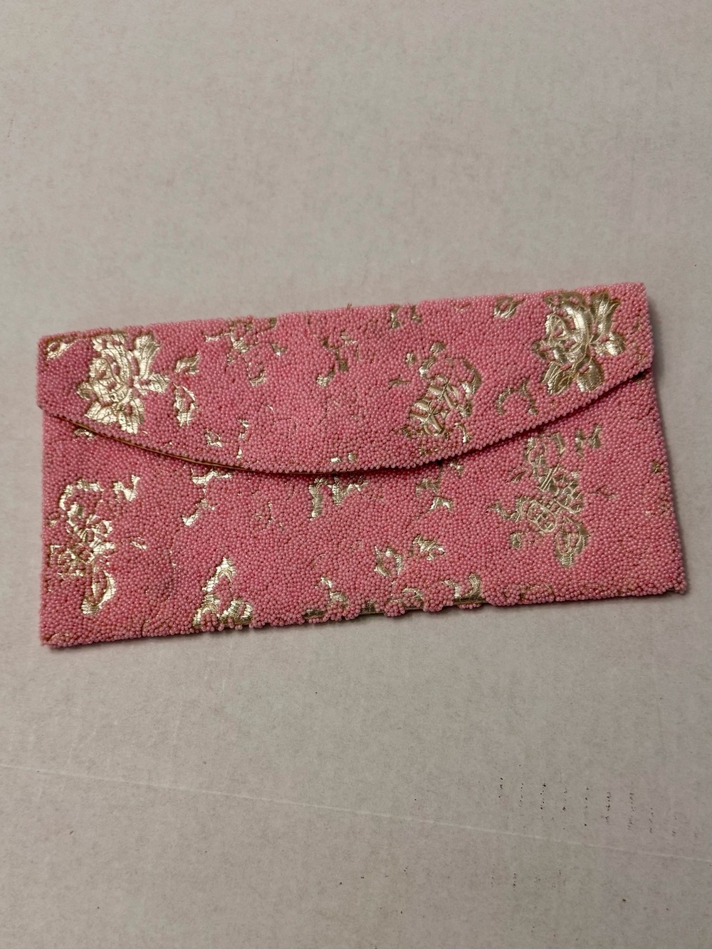 Vintage 1960โs Elsie Tu Hong Kong Pink Beaded Floral Envelope Clutch